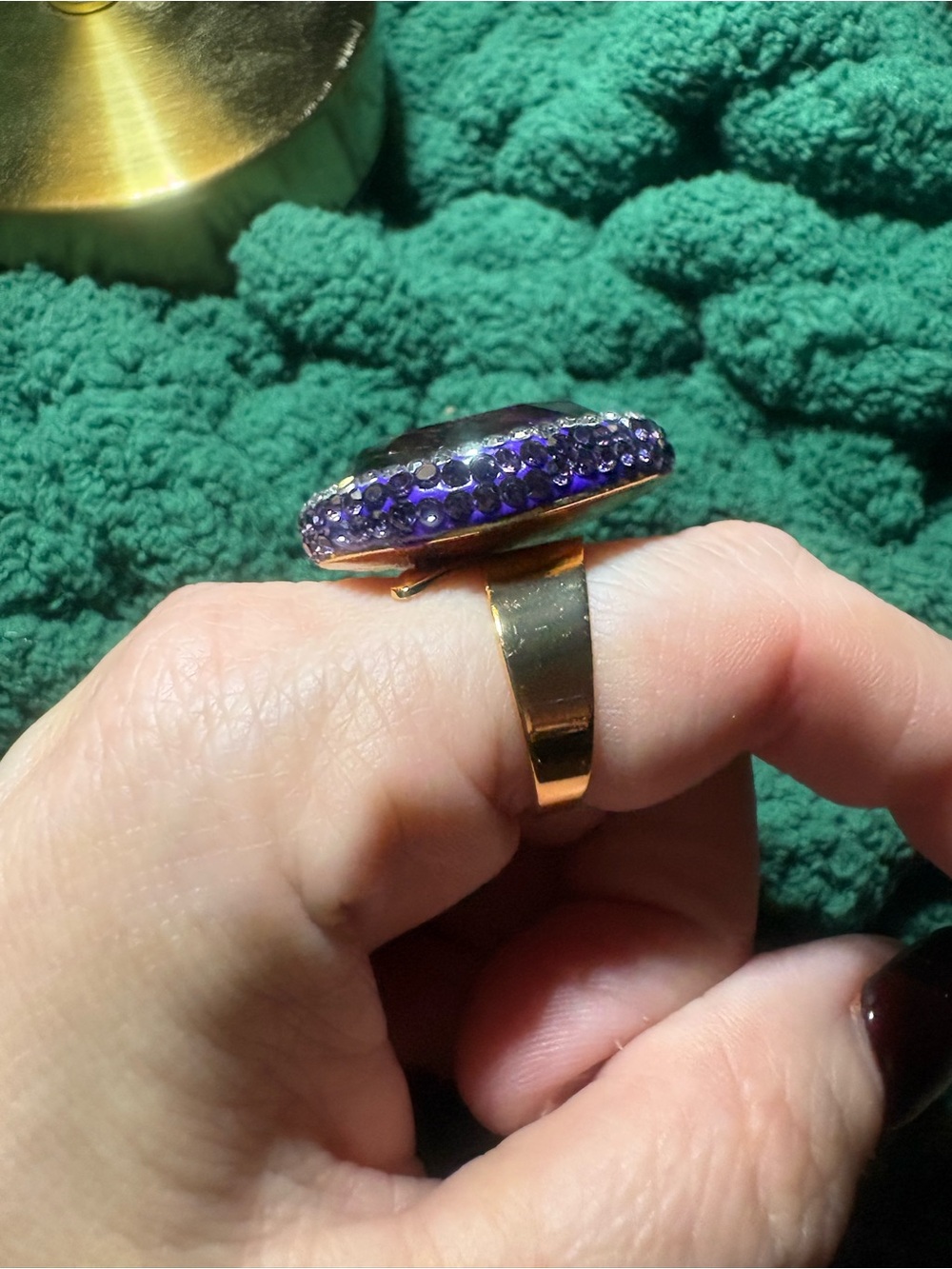 Elegant Purple Oval Crystal Statement Ring - Picture 3 of 4